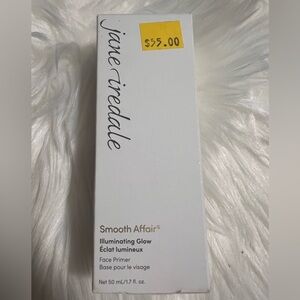 Jane Iredale Smooth Affair illuminates glow